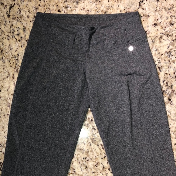 Lululemon capris - Picture 3 of 8